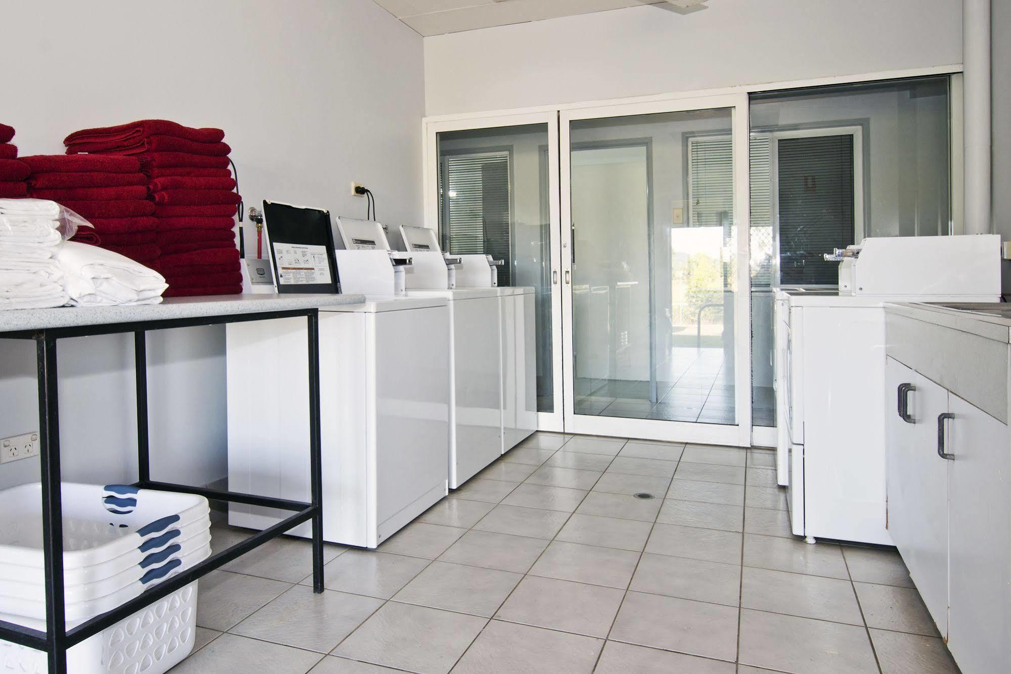 Tropical Lodge Innisfail Dış mekan fotoğraf